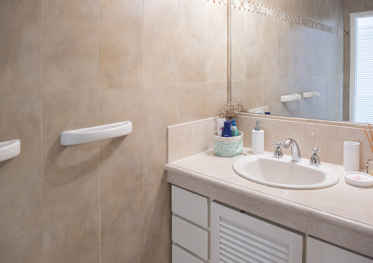 Apartamento ID.425 - Vende Apartamento  de 4 dormitorios en playa de Mansa, Punta del Este a pasos del mar!