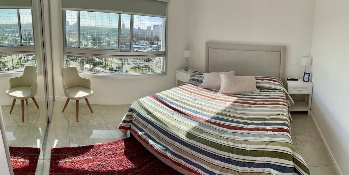 Apartamento ID.224 - EDIFICIO MIAMI BOULEVARD II, UNIDAD LATERAL EN VENTA, 2 DORMITORIOS, PLAYA MANSA, PARRILLERO EN BALCÒN