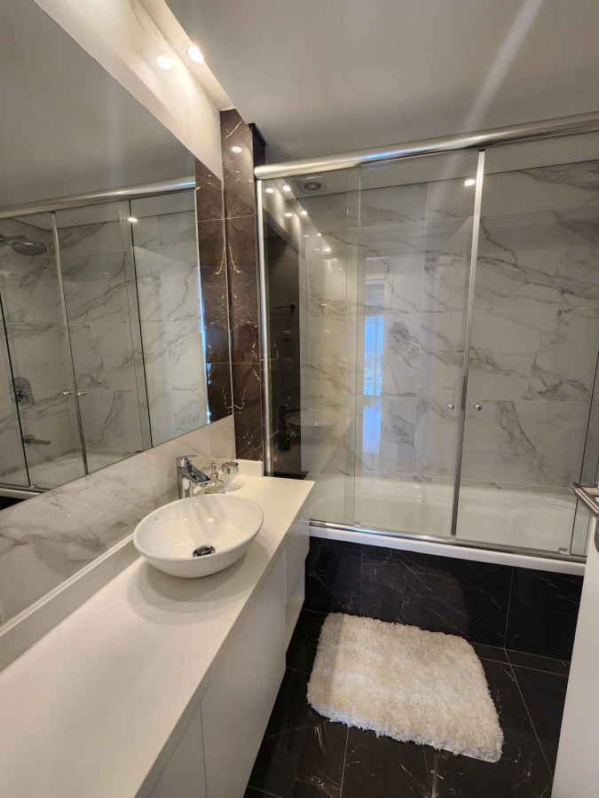 Apartamento ID.224 - EDIFICIO MIAMI BOULEVARD II, UNIDAD LATERAL EN VENTA, 2 DORMITORIOS, PLAYA MANSA, PARRILLERO EN BALCÒN