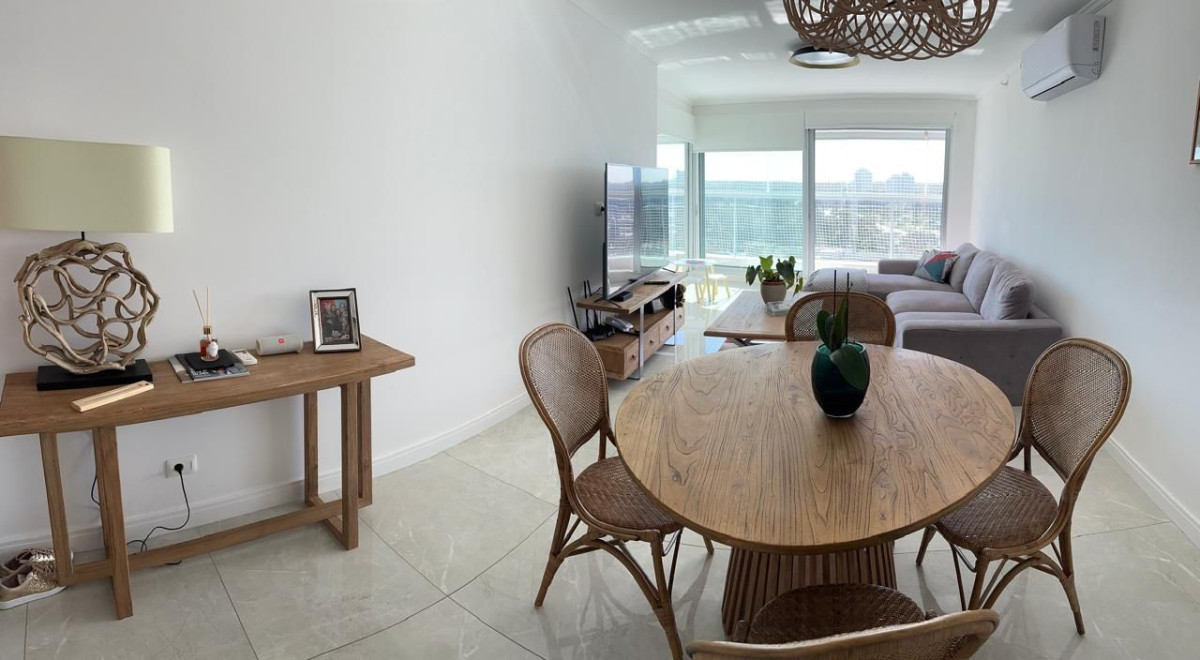Apartamento ID.224 - EDIFICIO MIAMI BOULEVARD II, UNIDAD LATERAL EN VENTA, 2 DORMITORIOS, PLAYA MANSA, PARRILLERO EN BALCÒN