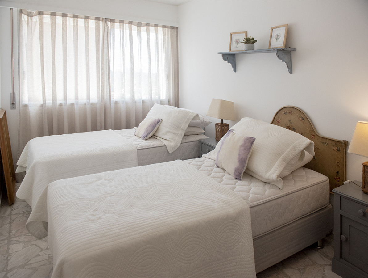 Apartamento ID.425 - Vende Apartamento  de 4 dormitorios en playa de Mansa, Punta del Este a pasos del mar!