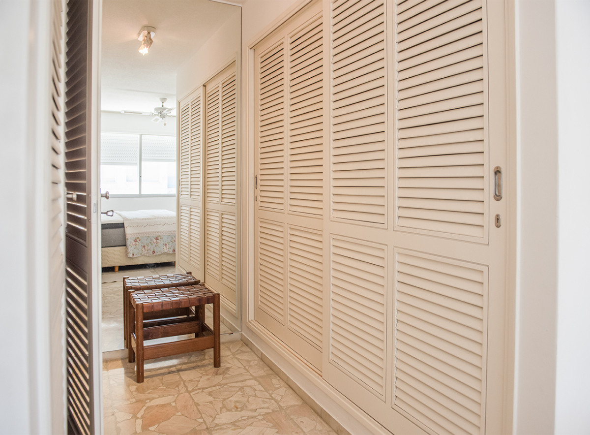 Apartamento ID.425 - Vende Apartamento  de 4 dormitorios en playa de Mansa, Punta del Este a pasos del mar!