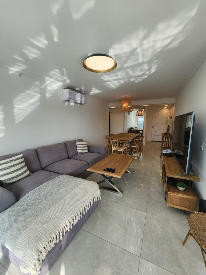 Apartamento ID.224 - EDIFICIO MIAMI BOULEVARD II, UNIDAD LATERAL EN VENTA, 2 DORMITORIOS, PLAYA MANSA, PARRILLERO EN BALCÒN