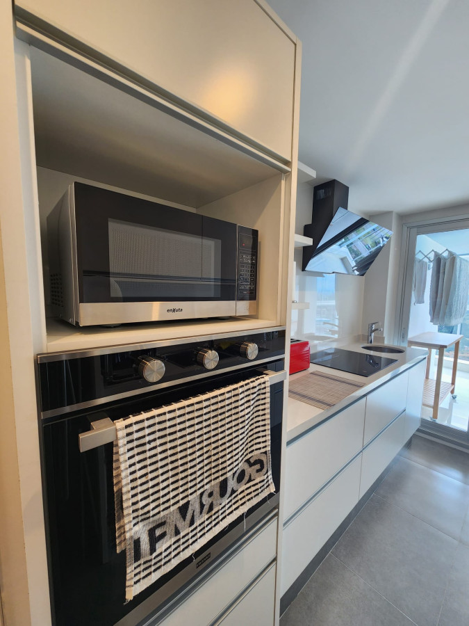 Apartamento ID.224 - EDIFICIO MIAMI BOULEVARD II, UNIDAD LATERAL EN VENTA, 2 DORMITORIOS, PLAYA MANSA, PARRILLERO EN BALCÒN