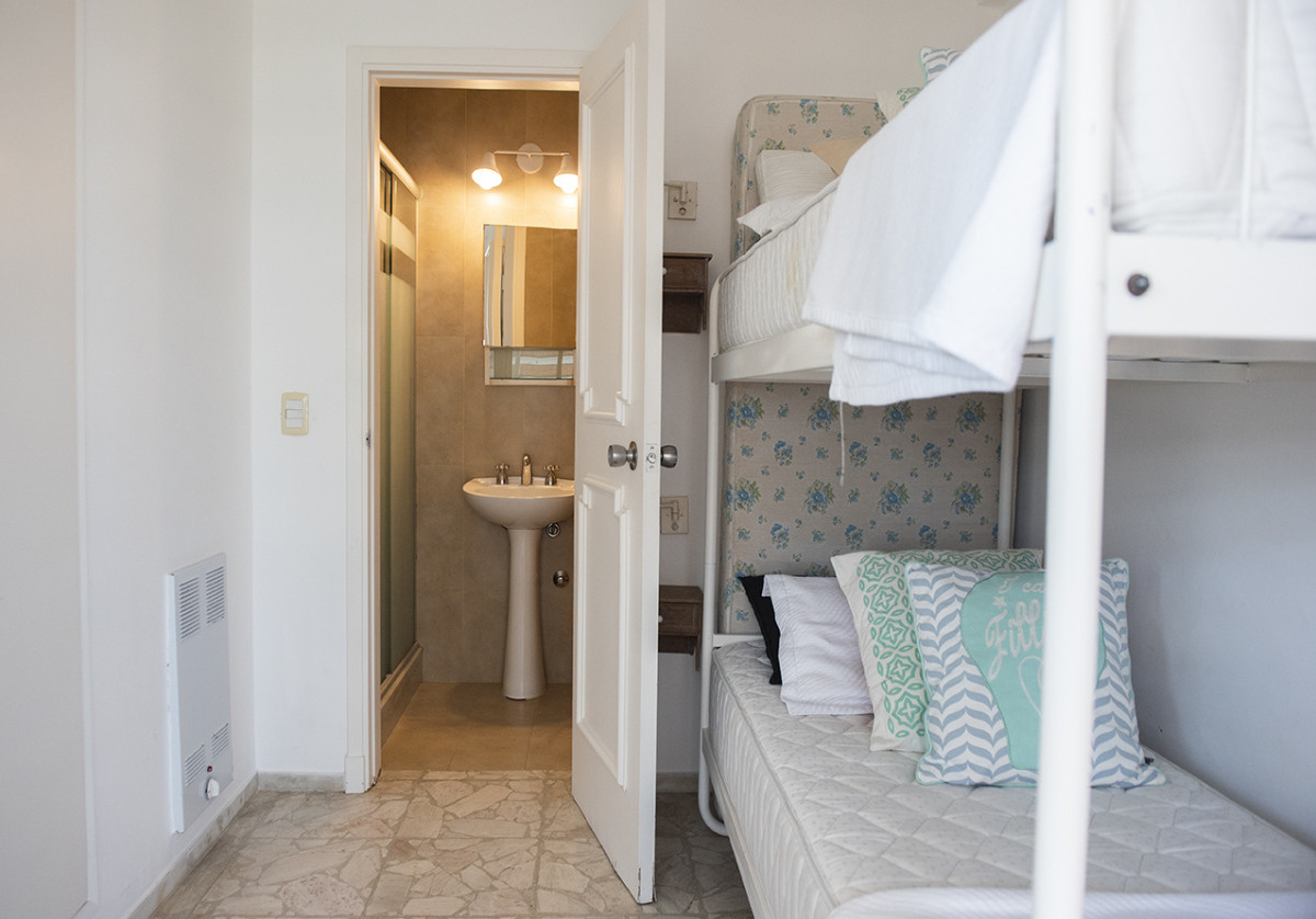 Apartamento ID.425 - Vende Apartamento  de 4 dormitorios en playa de Mansa, Punta del Este a pasos del mar!