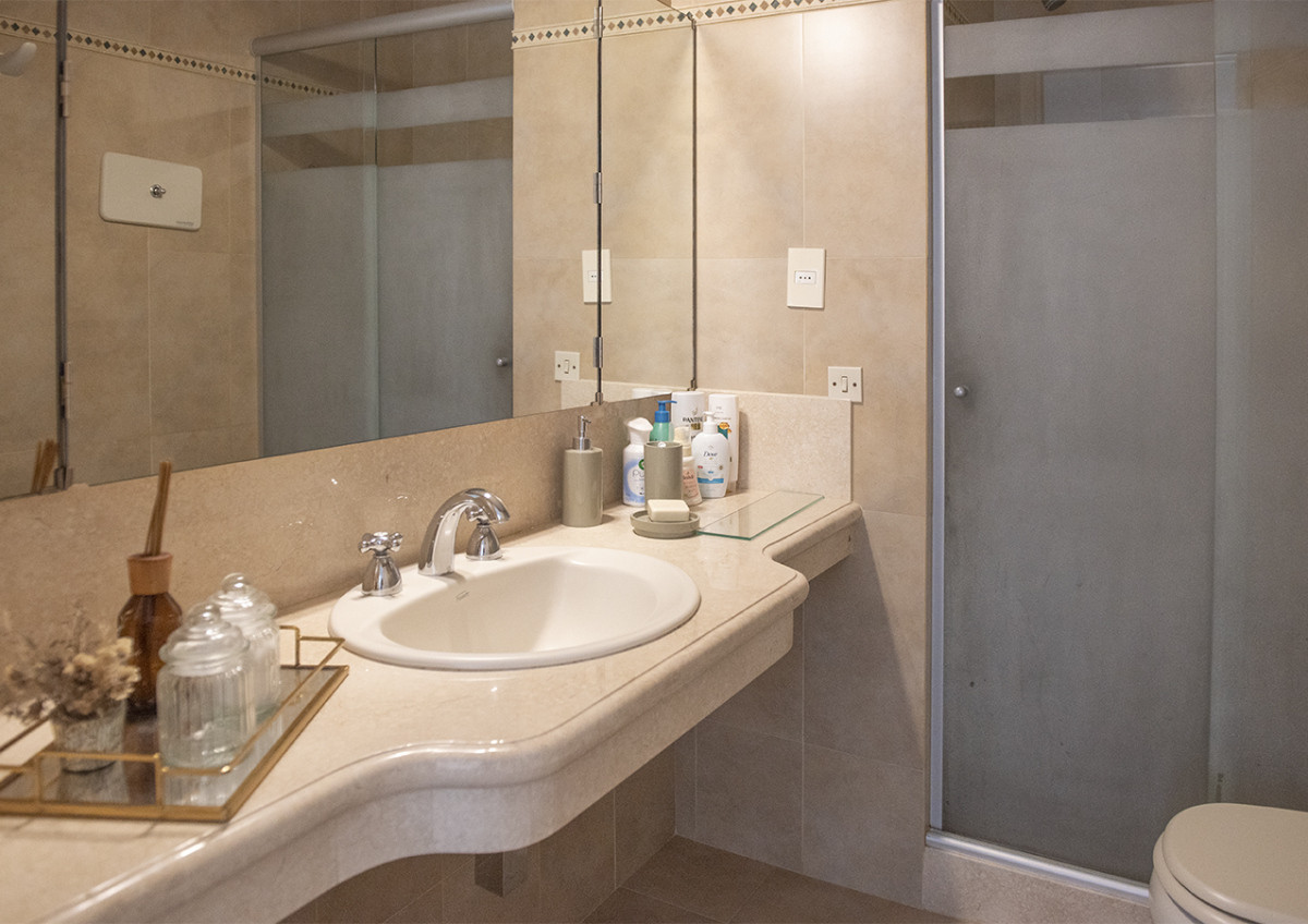Apartamento ID.425 - Vende Apartamento  de 4 dormitorios en playa de Mansa, Punta del Este a pasos del mar!