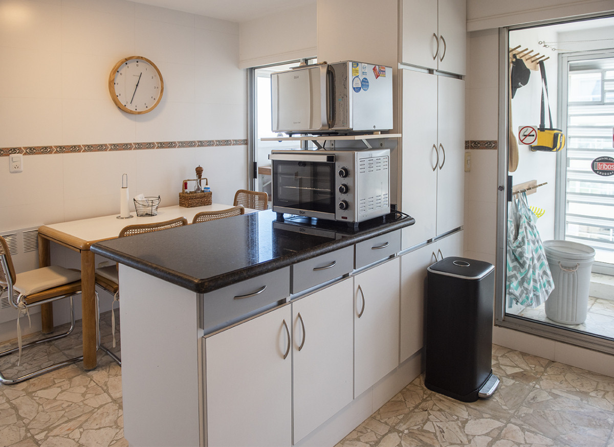 Apartamento ID.425 - Vende Apartamento  de 4 dormitorios en playa de Mansa, Punta del Este a pasos del mar!