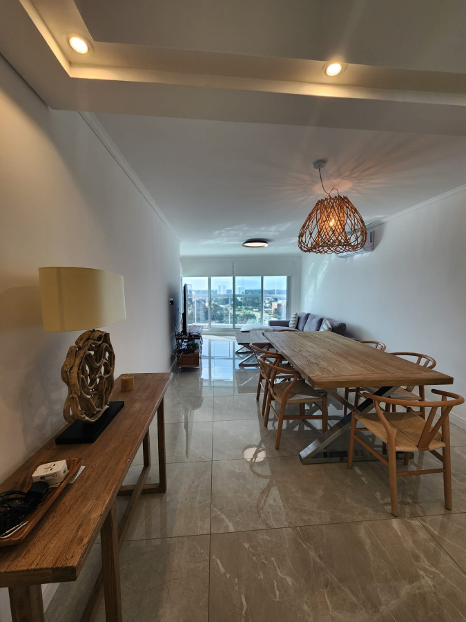 Apartamento ID.224 - EDIFICIO MIAMI BOULEVARD II, UNIDAD LATERAL EN VENTA, 2 DORMITORIOS, PLAYA MANSA, PARRILLERO EN BALCÒN