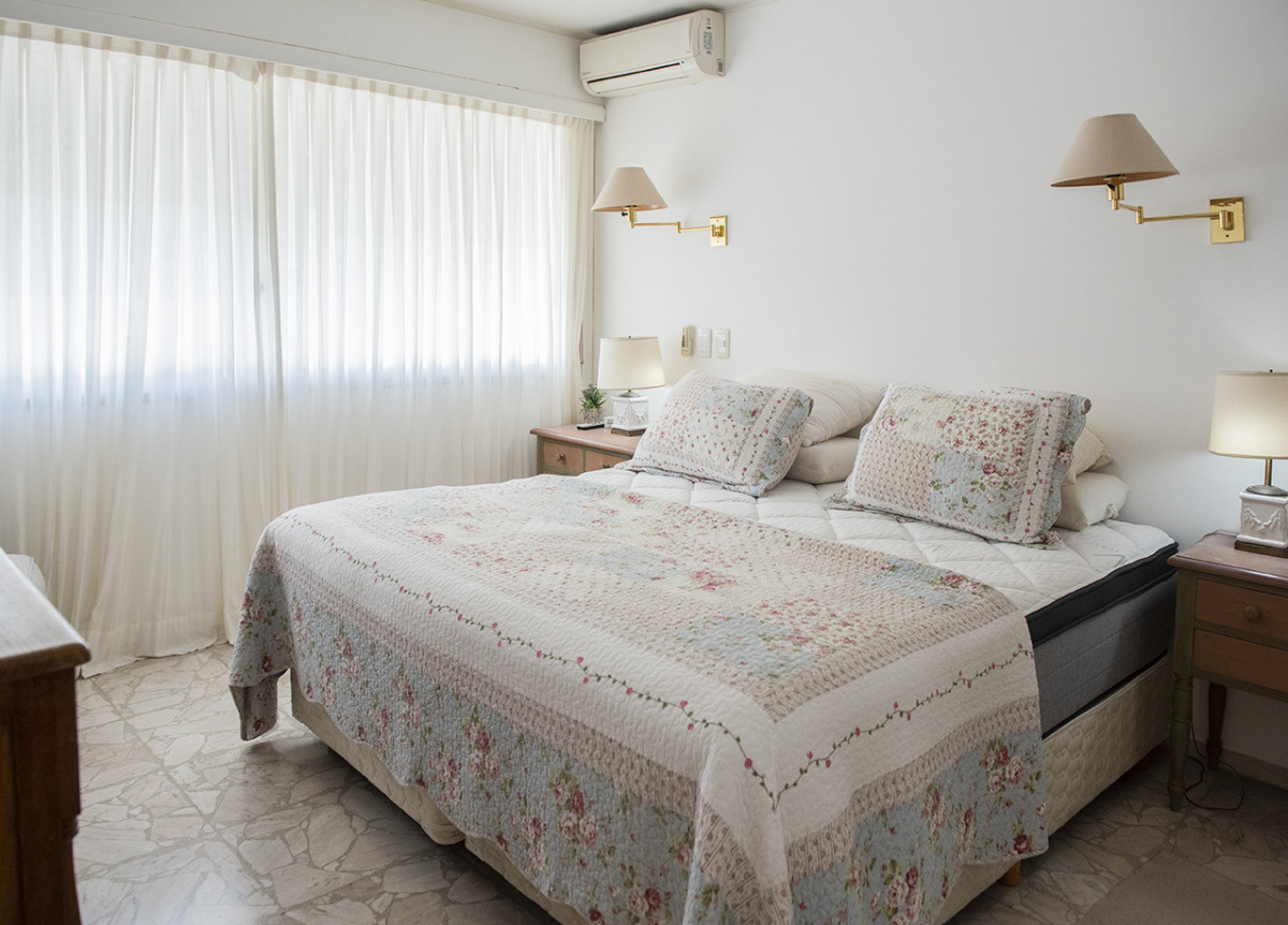 Apartamento ID.425 - Vende Apartamento  de 4 dormitorios en playa de Mansa, Punta del Este a pasos del mar!