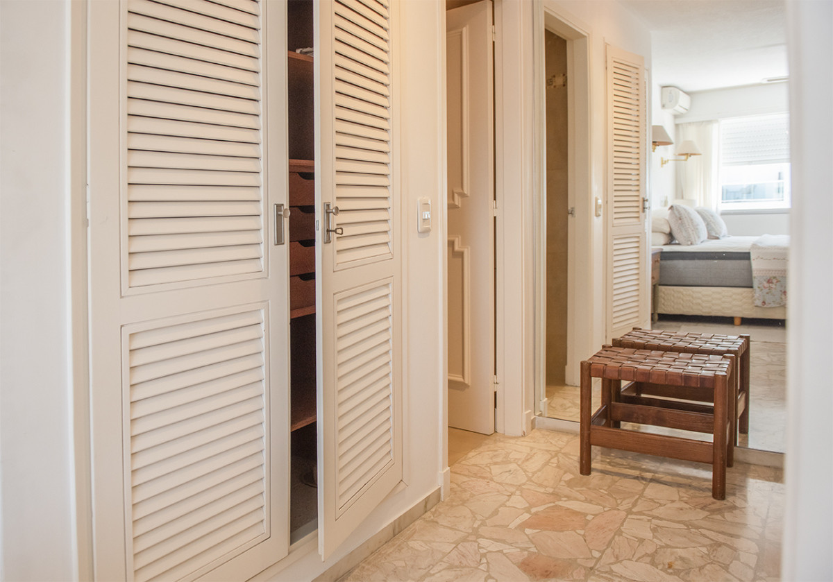Apartamento ID.425 - Vende Apartamento  de 4 dormitorios en playa de Mansa, Punta del Este a pasos del mar!