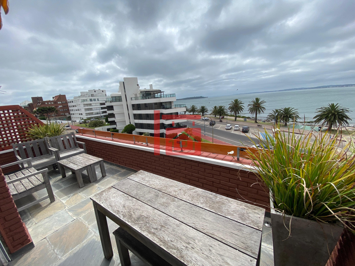 Apartamento ID.130 - Vende apartamento con vista al mar de 3 dormitorios, Punta del Este