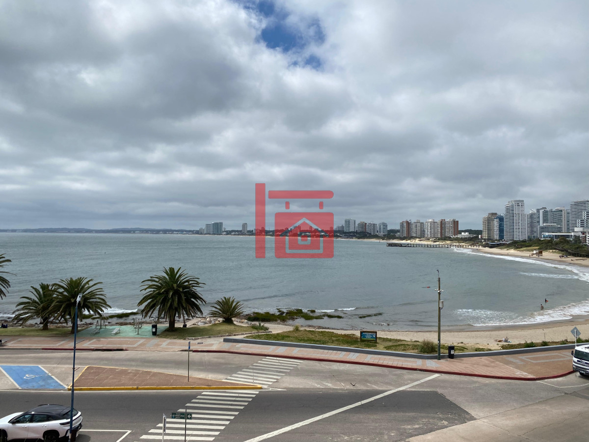 Apartamento ID.130 - Vende apartamento con vista al mar de 3 dormitorios, Punta del Este