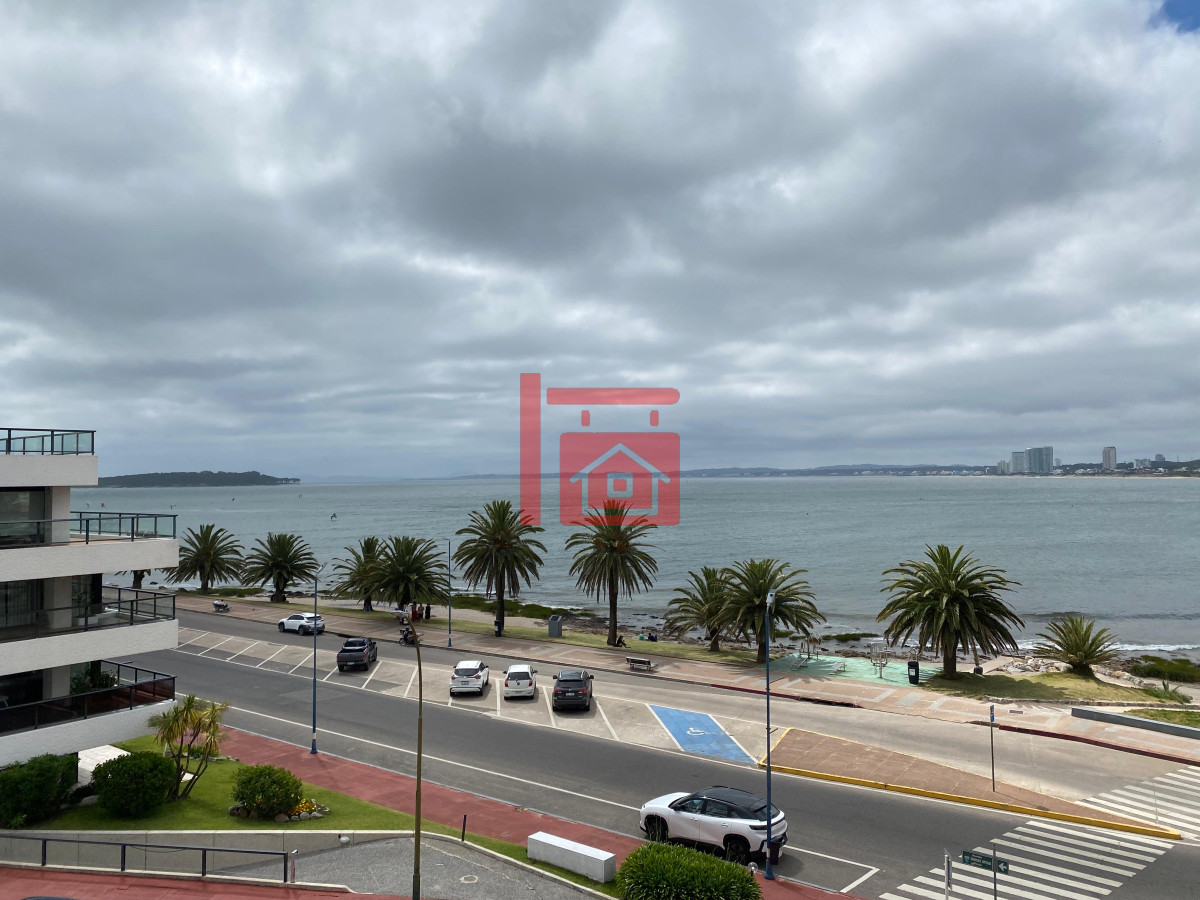 Apartamento ID.130 - Vende apartamento con vista al mar de 3 dormitorios, Punta del Este