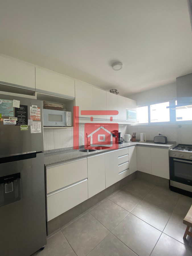 Apartamento ID.130 - Vende apartamento con vista al mar de 3 dormitorios, Punta del Este