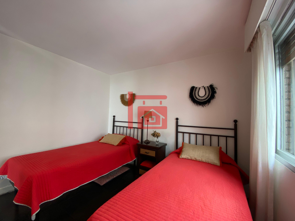 Apartamento ID.130 - Vende apartamento con vista al mar de 3 dormitorios, Punta del Este