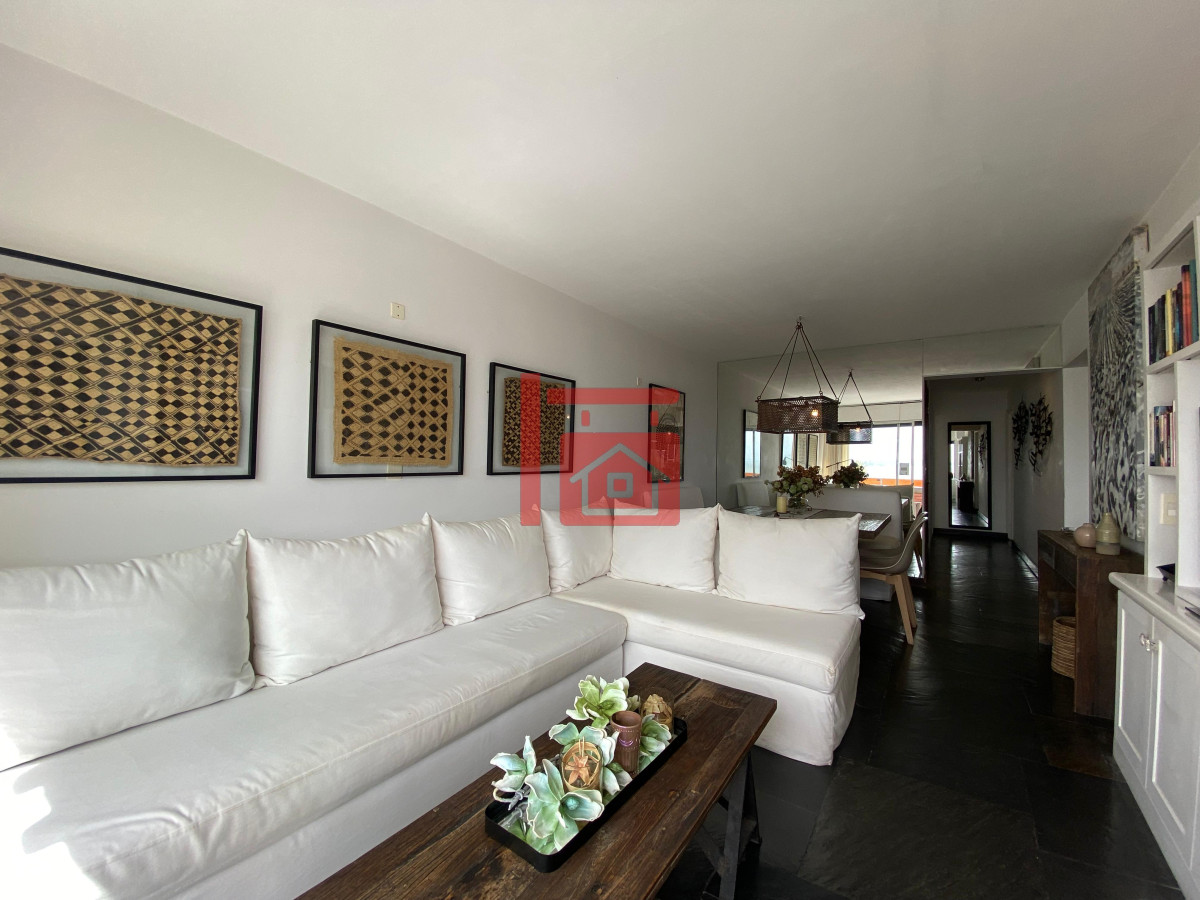 Apartamento ID.130 - Vende apartamento con vista al mar de 3 dormitorios, Punta del Este