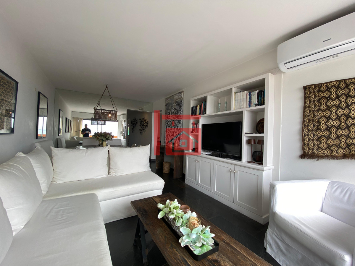 Apartamento ID.130 - Vende apartamento con vista al mar de 3 dormitorios, Punta del Este