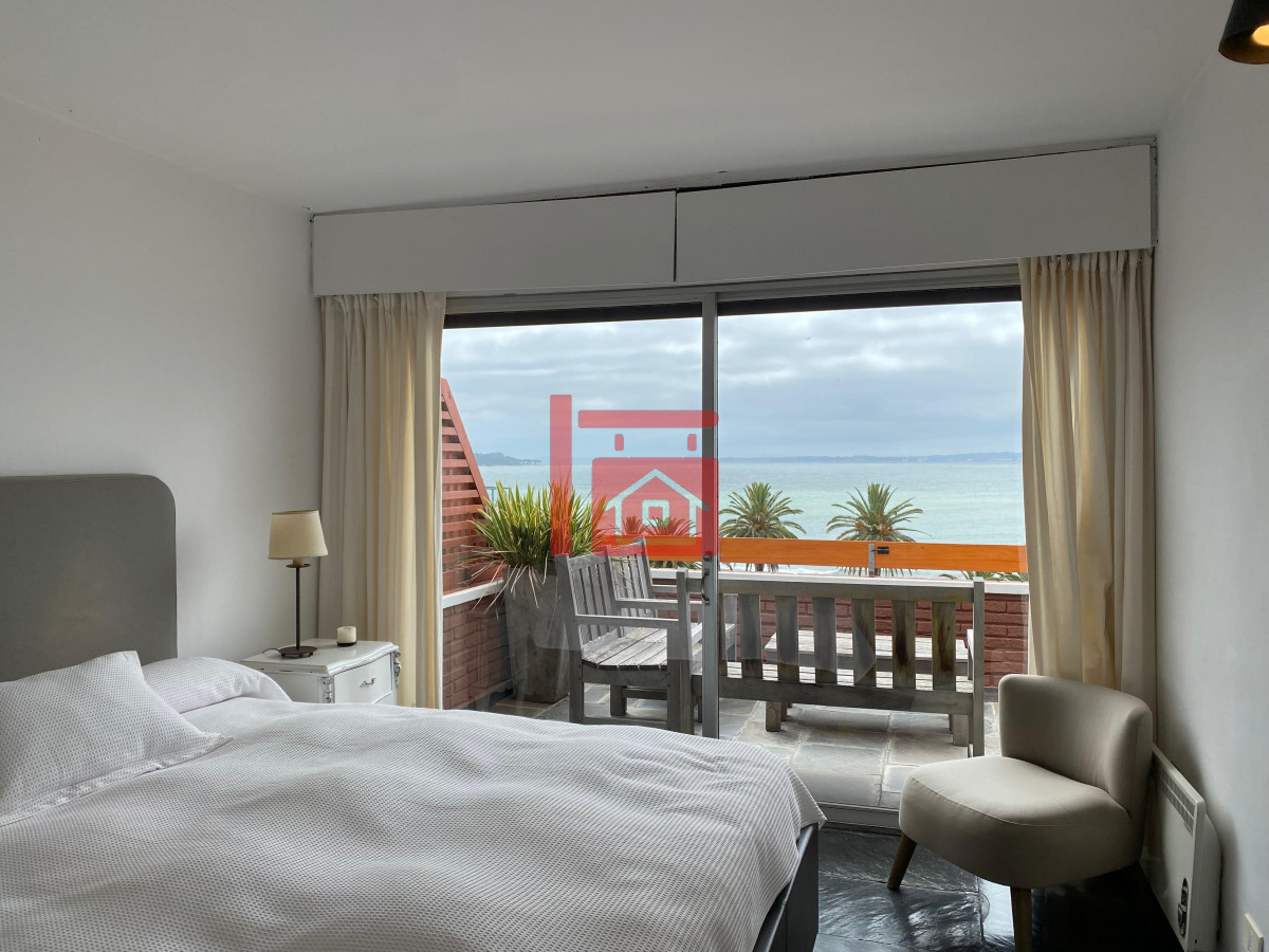 Apartamento ID.130 - Vende apartamento con vista al mar de 3 dormitorios, Punta del Este