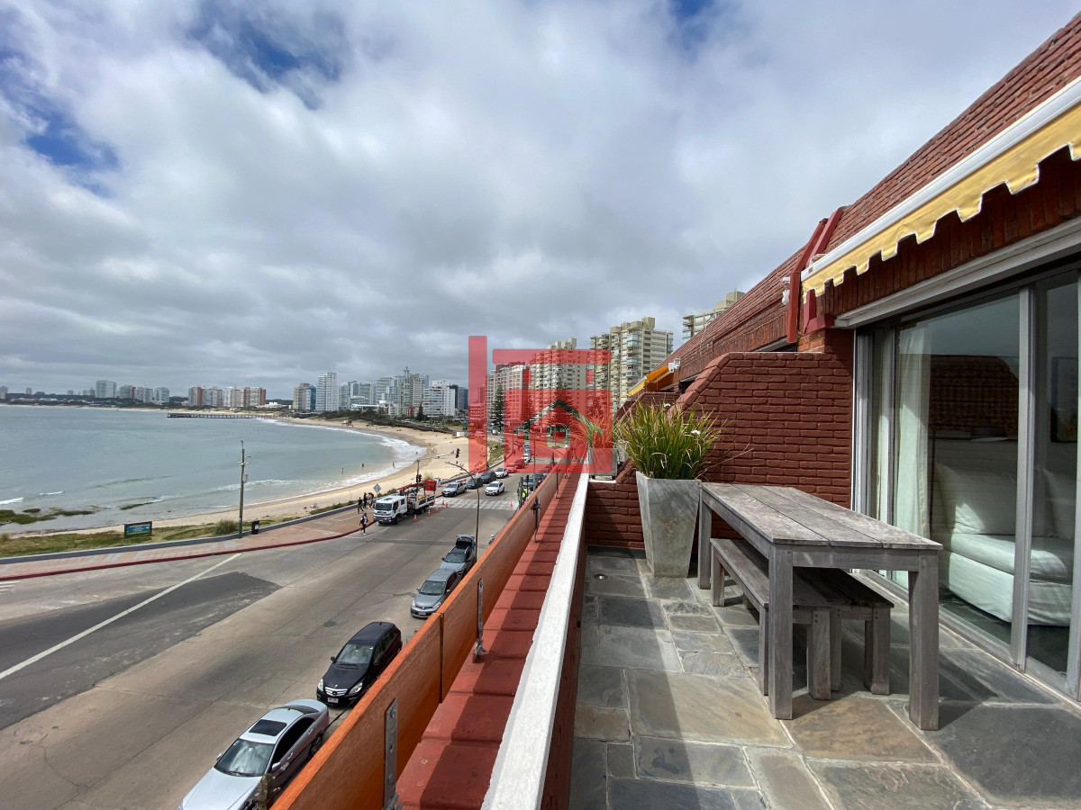 Apartamento ID.130 - Vende apartamento con vista al mar de 3 dormitorios, Punta del Este