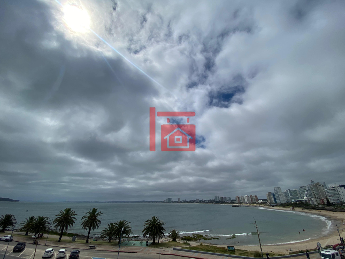 Apartamento ID.130 - Vende apartamento con vista al mar de 3 dormitorios, Punta del Este