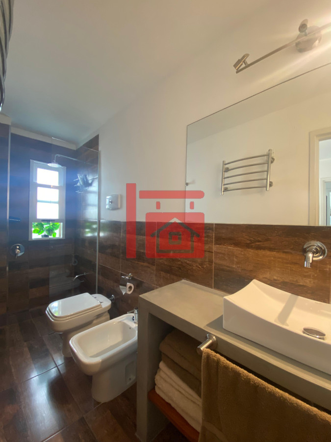 Apartamento ID.130 - Vende apartamento con vista al mar de 3 dormitorios, Punta del Este