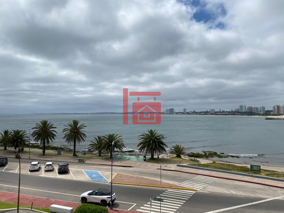 Apartamento ID.130 - Vende apartamento con vista al mar de 3 dormitorios, Punta del Este