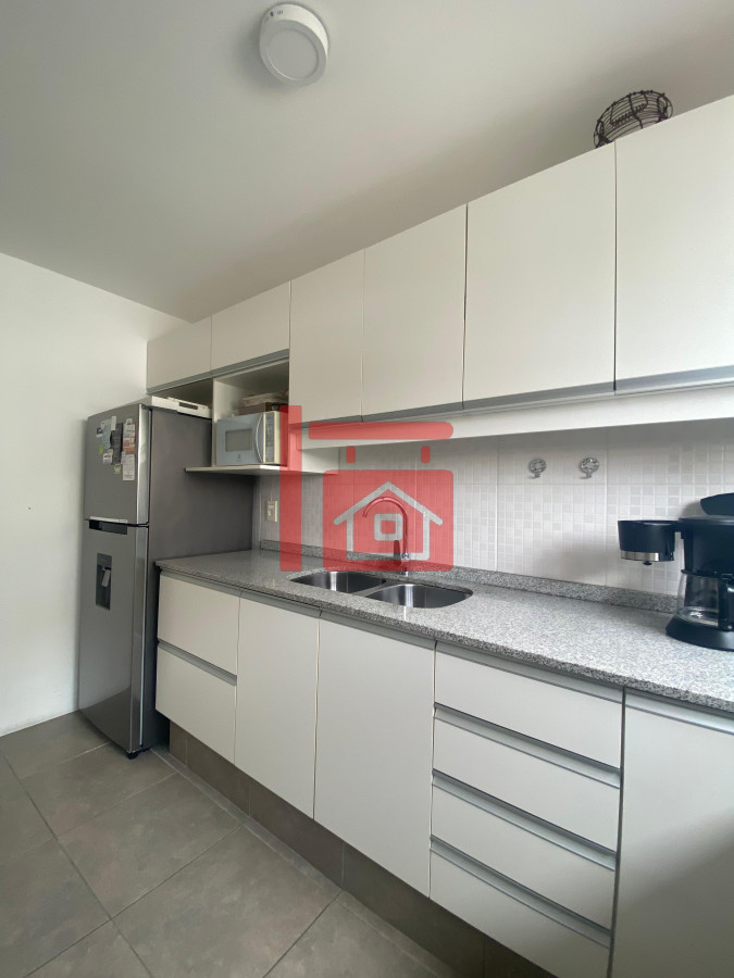 Apartamento ID.130 - Vende apartamento con vista al mar de 3 dormitorios, Punta del Este