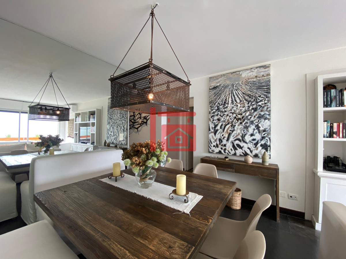 Apartamento ID.130 - Vende apartamento con vista al mar de 3 dormitorios, Punta del Este