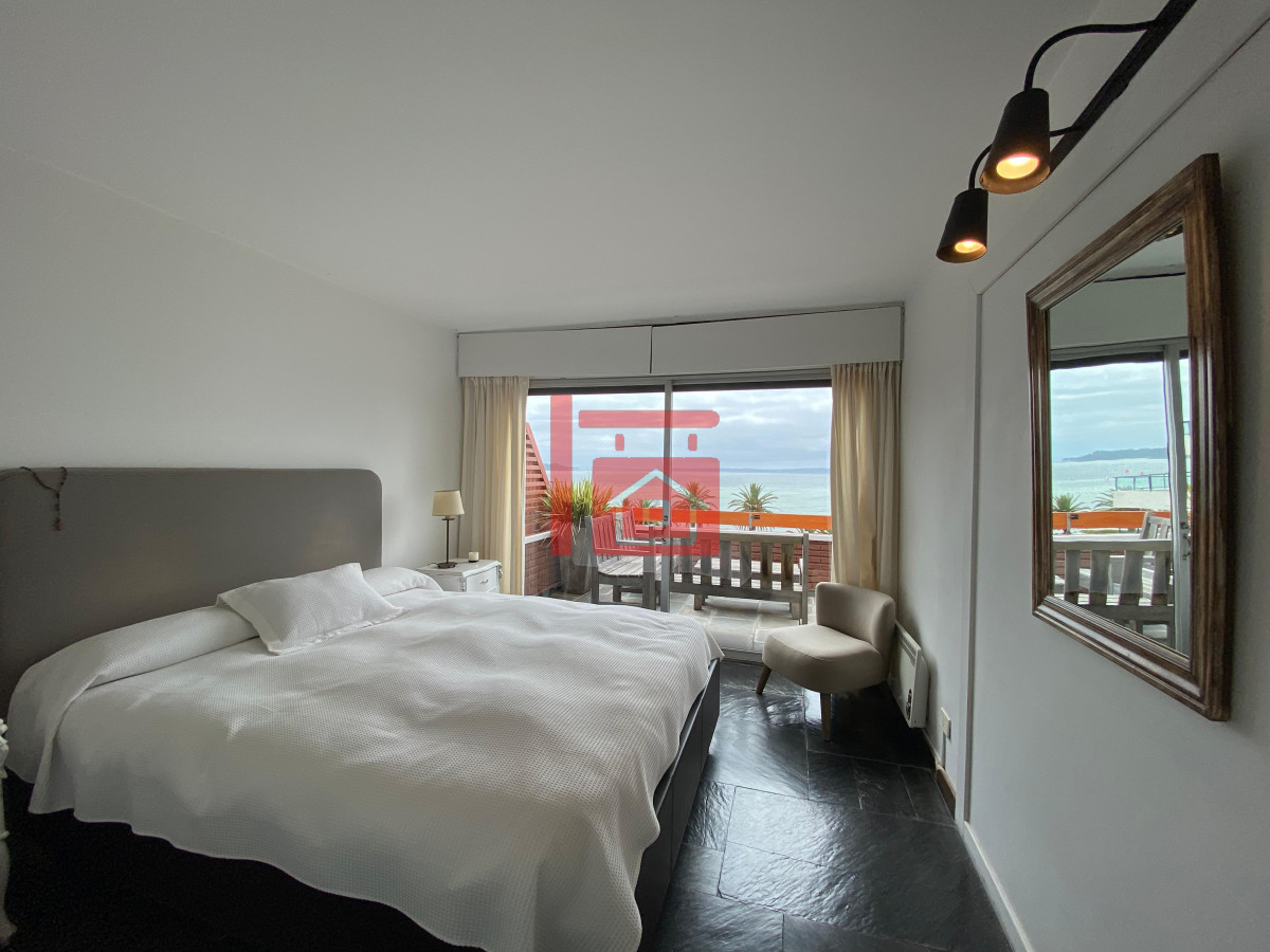 Apartamento ID.130 - Vende apartamento con vista al mar de 3 dormitorios, Punta del Este