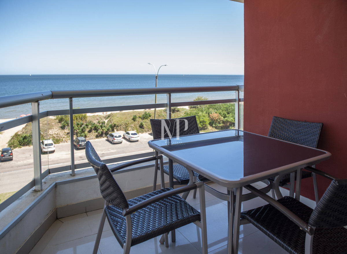 Apartamento ID.139 - Vende hermoso Penthouse en Playa Mansa con azotea propia en Punta del Este