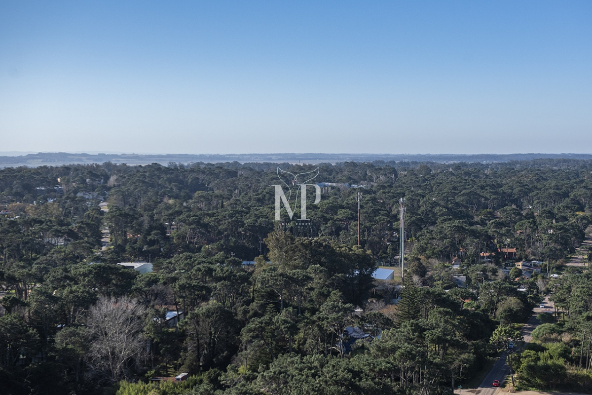 Apartamento ID.52 - Vende departamento de 3 suites en Punta del Este.