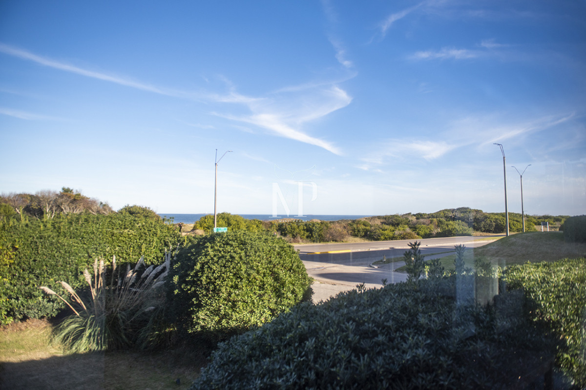 Apartamento ID.74 - Tu Refugio Frente al Mar en Brava - Punta del Este, Departamento de 4 dormitorios en venta