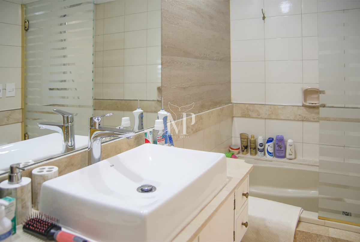 Apartamento ID.75 - Departamento en edificio Esturión, frente al mar, 3 dormitorios en venta