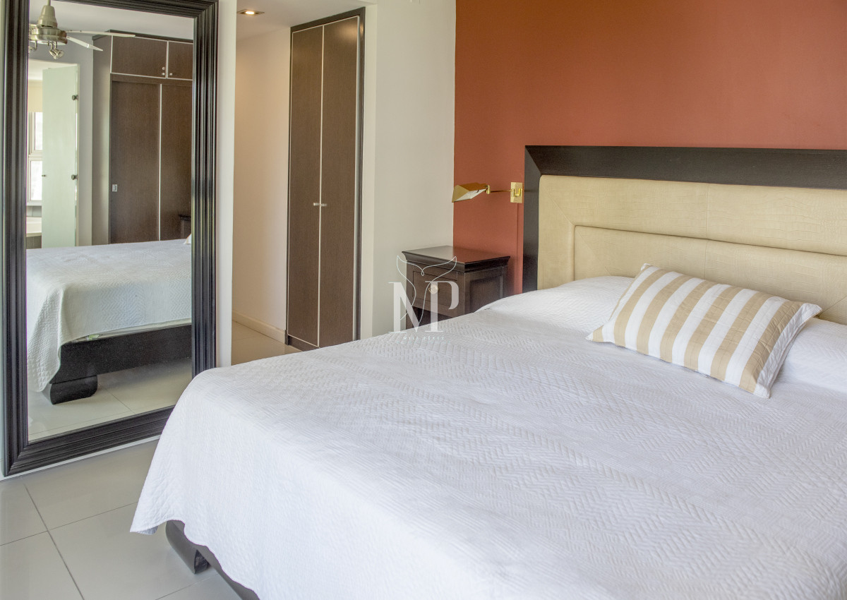 Apartamento ID.139 - Vende hermoso Penthouse en Playa Mansa con azotea propia en Punta del Este