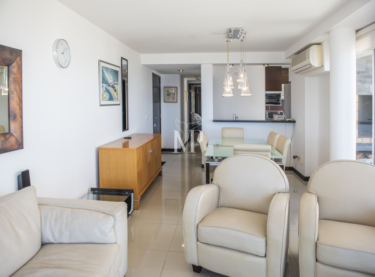 Apartamento ID.139 - Vende hermoso Penthouse en Playa Mansa con azotea propia en Punta del Este