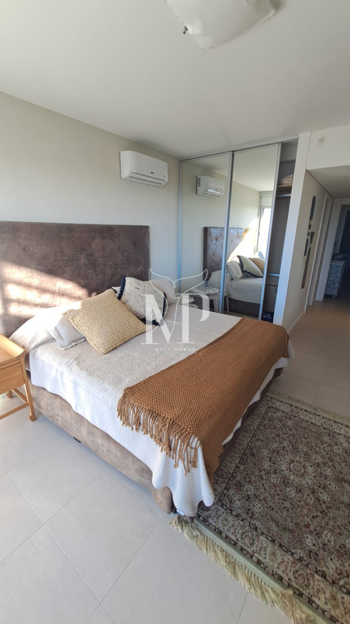 Apartamento ID.54 - Lujoso Apartamento en venta de 3 dormitorios en Suite en Punta del Este. Primera Linea Brava. Torre Le Parc