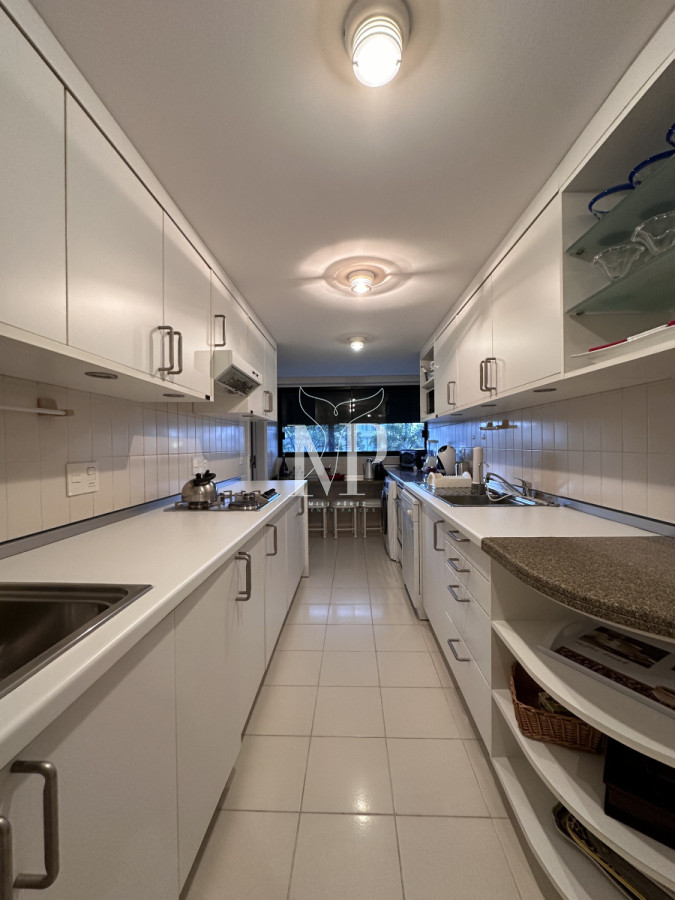 Apartamento ID.66 - Departamento en Portofino con 2 garajes y hermosa vista al Puerto, Punta del Este