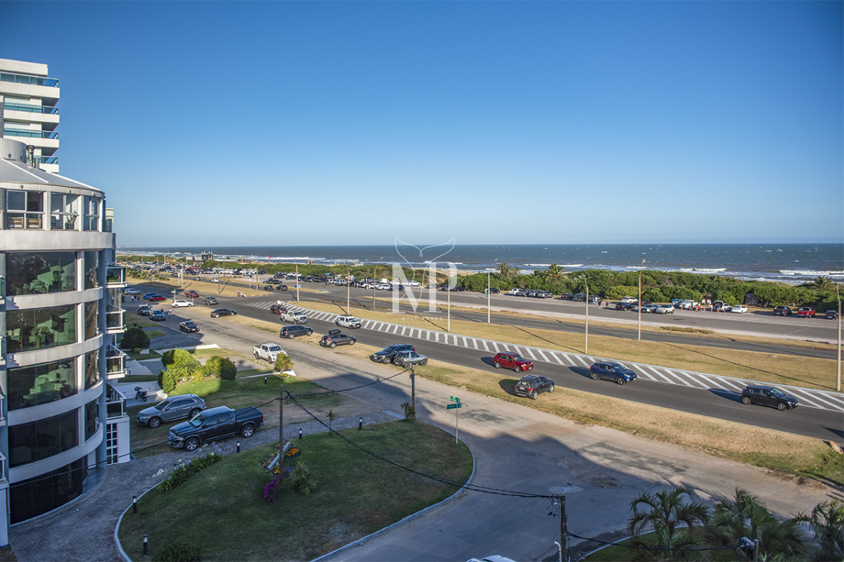 Apartamento ID.124 - Apartamento Penthouse, frente al mar, playa brava, 3 dormitorios con hermosa vista