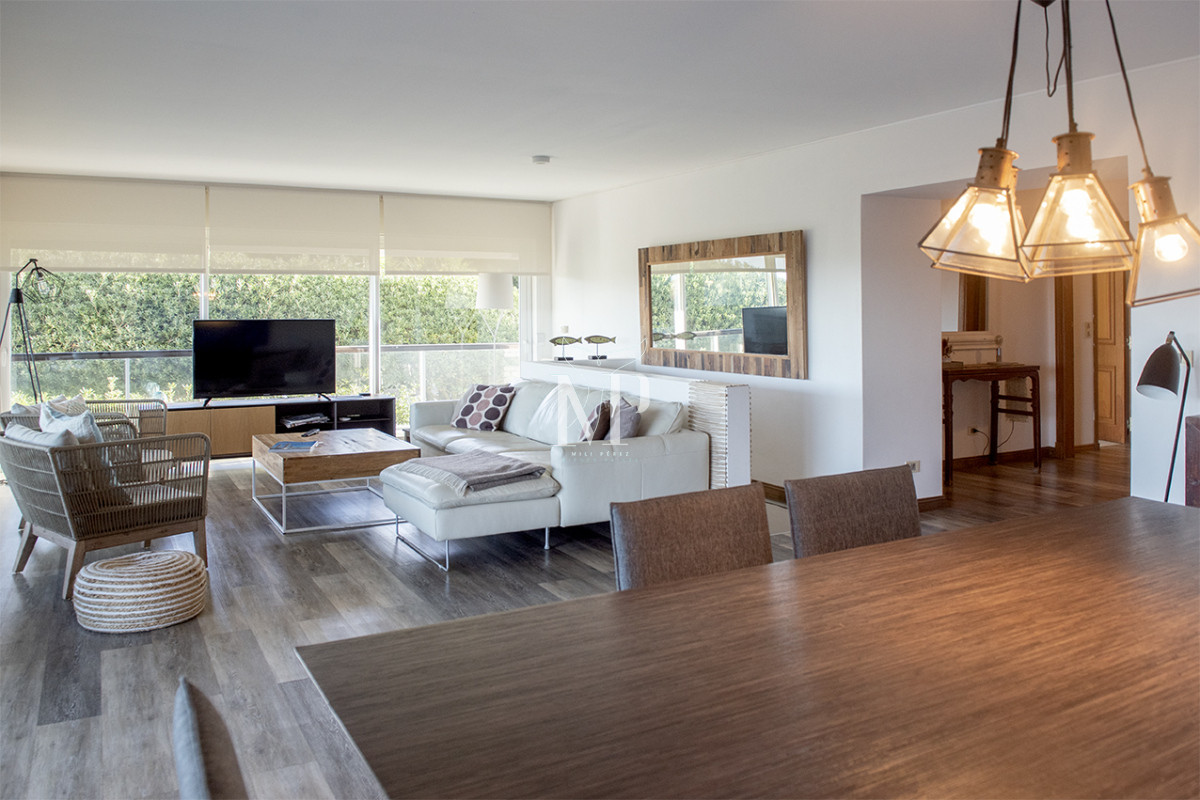 Apartamento ID.74 - Tu Refugio Frente al Mar en Brava - Punta del Este, Departamento de 4 dormitorios en venta