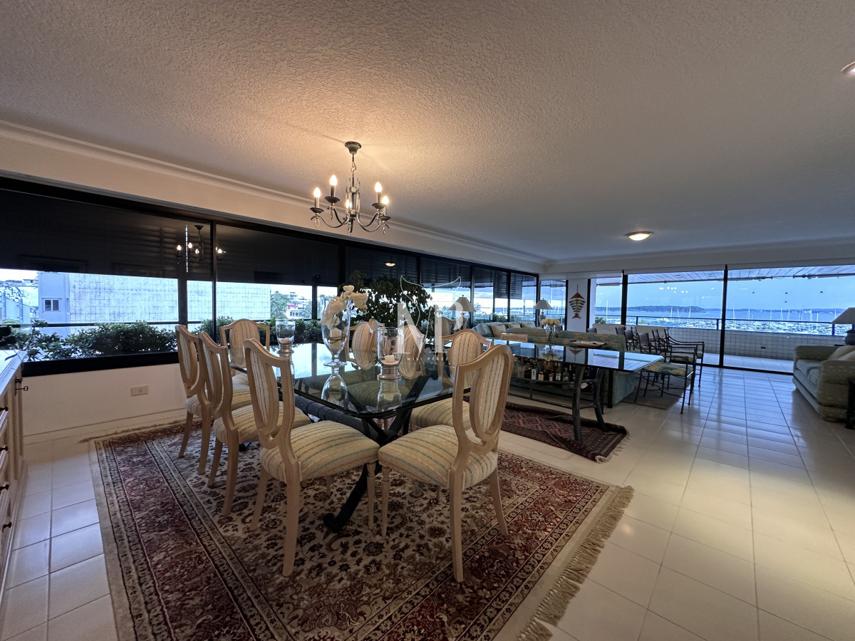 Apartamento ID.66 - Departamento en Portofino con 2 garajes y hermosa vista al Puerto, Punta del Este