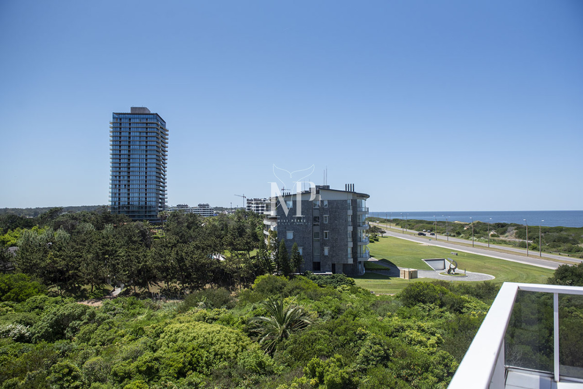 Apartamento ID.72 - Penthouse Duplex en Venta de 4 dormitorios en Playa Brava , Punta del este 