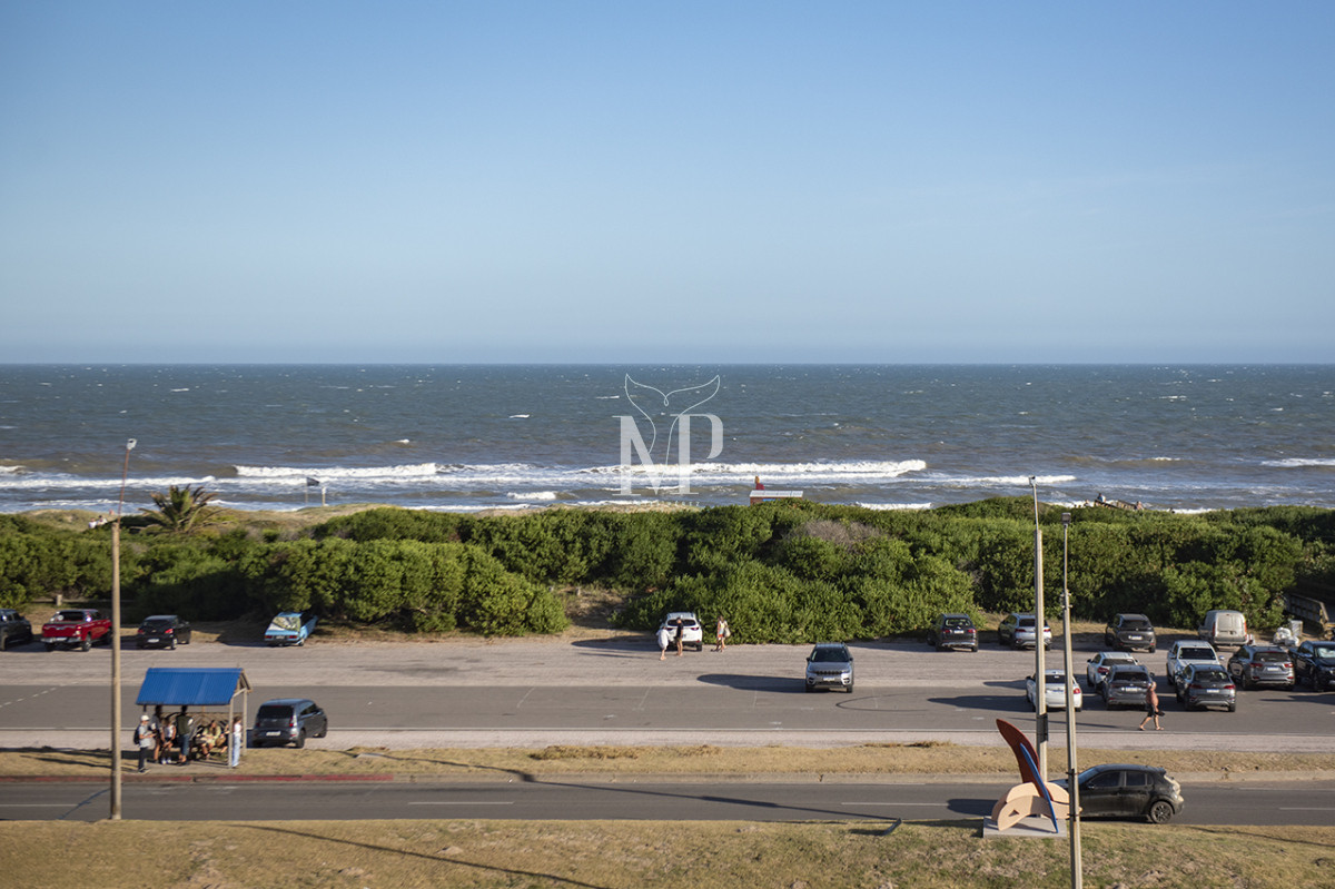 Apartamento ID.124 - Apartamento Penthouse, frente al mar, playa brava, 3 dormitorios con hermosa vista