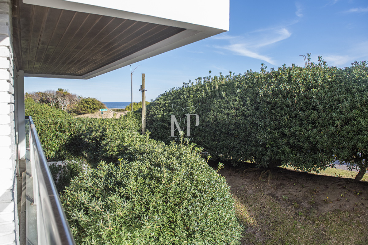 Apartamento ID.74 - Tu Refugio Frente al Mar en Brava - Punta del Este, Departamento de 4 dormitorios en venta