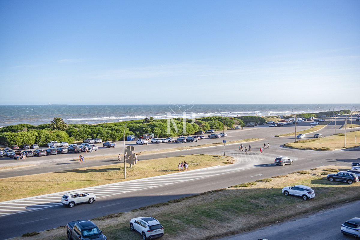 Apartamento ID.124 - Apartamento Penthouse, frente al mar, playa brava, 3 dormitorios con hermosa vista