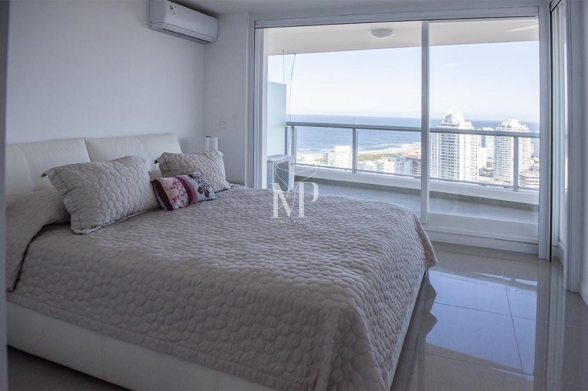 Apartamento ID.52 - Vende departamento de 3 suites en Punta del Este.