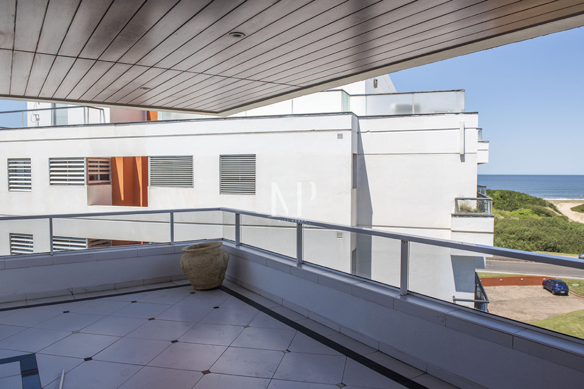 Apartamento ID.72 - Penthouse Duplex en Venta de 4 dormitorios en Playa Brava , Punta del este 