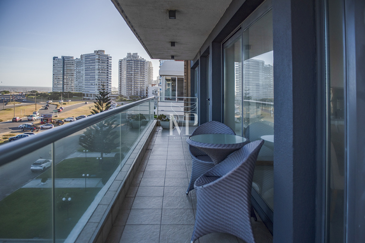 Apartamento ID.124 - Apartamento Penthouse, frente al mar, playa brava, 3 dormitorios con hermosa vista