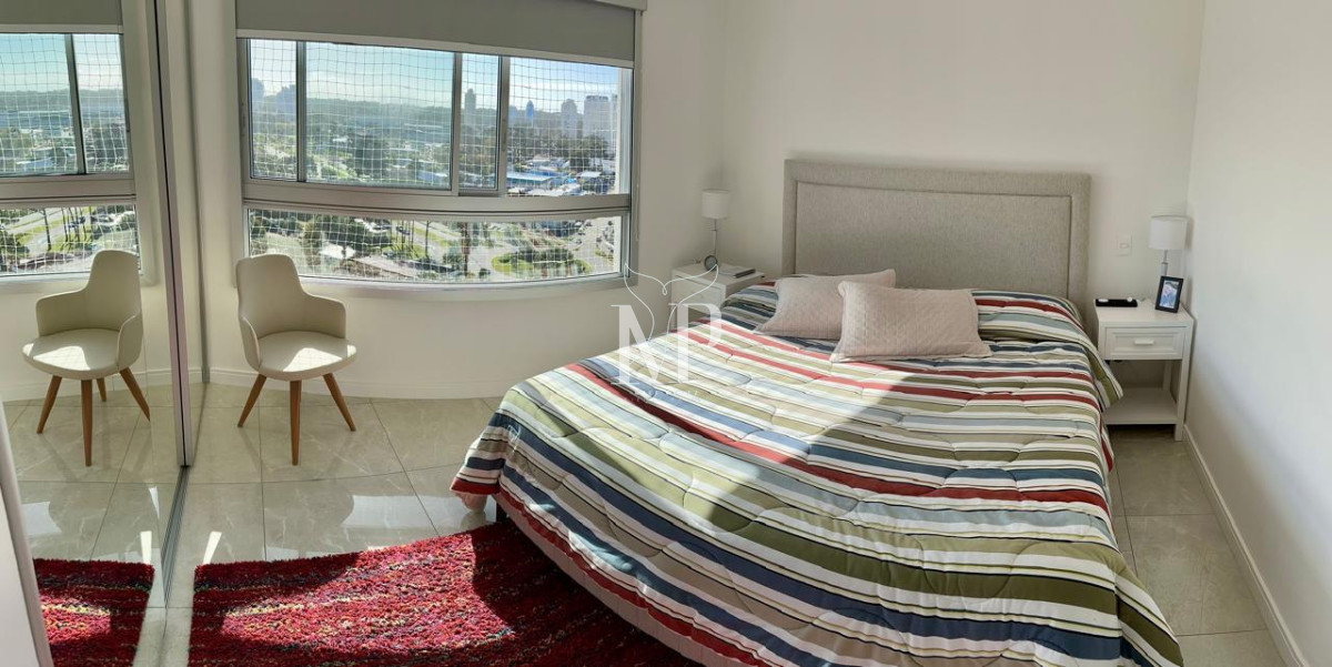 Apartamento ID.143 - EDIFICIO MIAMI BOULEVARD II, UNIDAD LATERAL EN VENTA, 2 DORMITORIOS, PLAYA MANSA, PARRILLERO EN BALCÒN