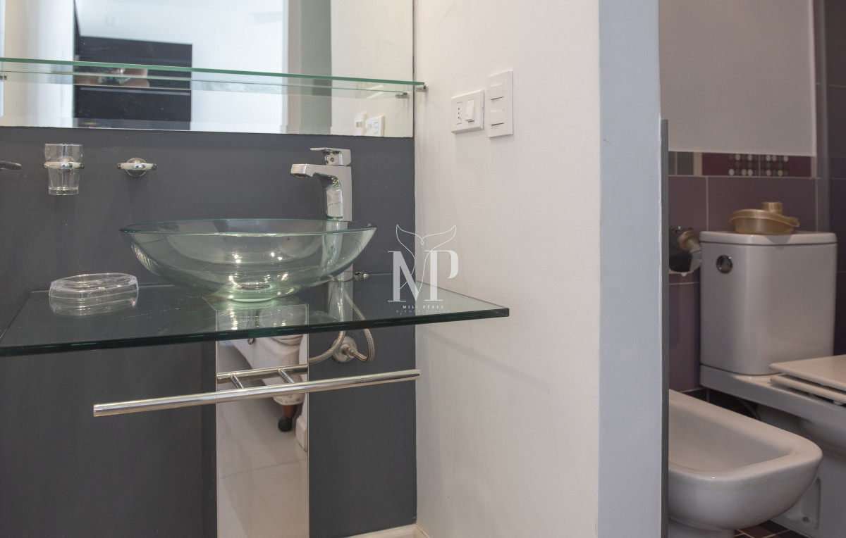 Apartamento ID.139 - Vende hermoso Penthouse en Playa Mansa con azotea propia en Punta del Este