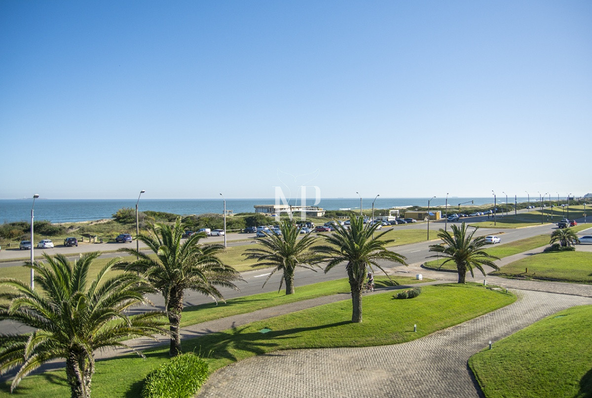 Apartamento ID.75 - Departamento en edificio Esturión, frente al mar, 3 dormitorios en venta